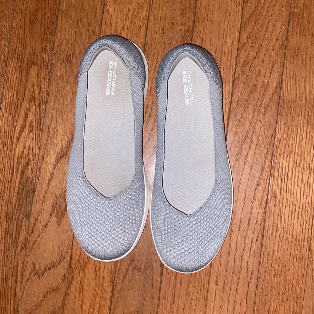 Skechers Goga Mat 7.5 Like New gray